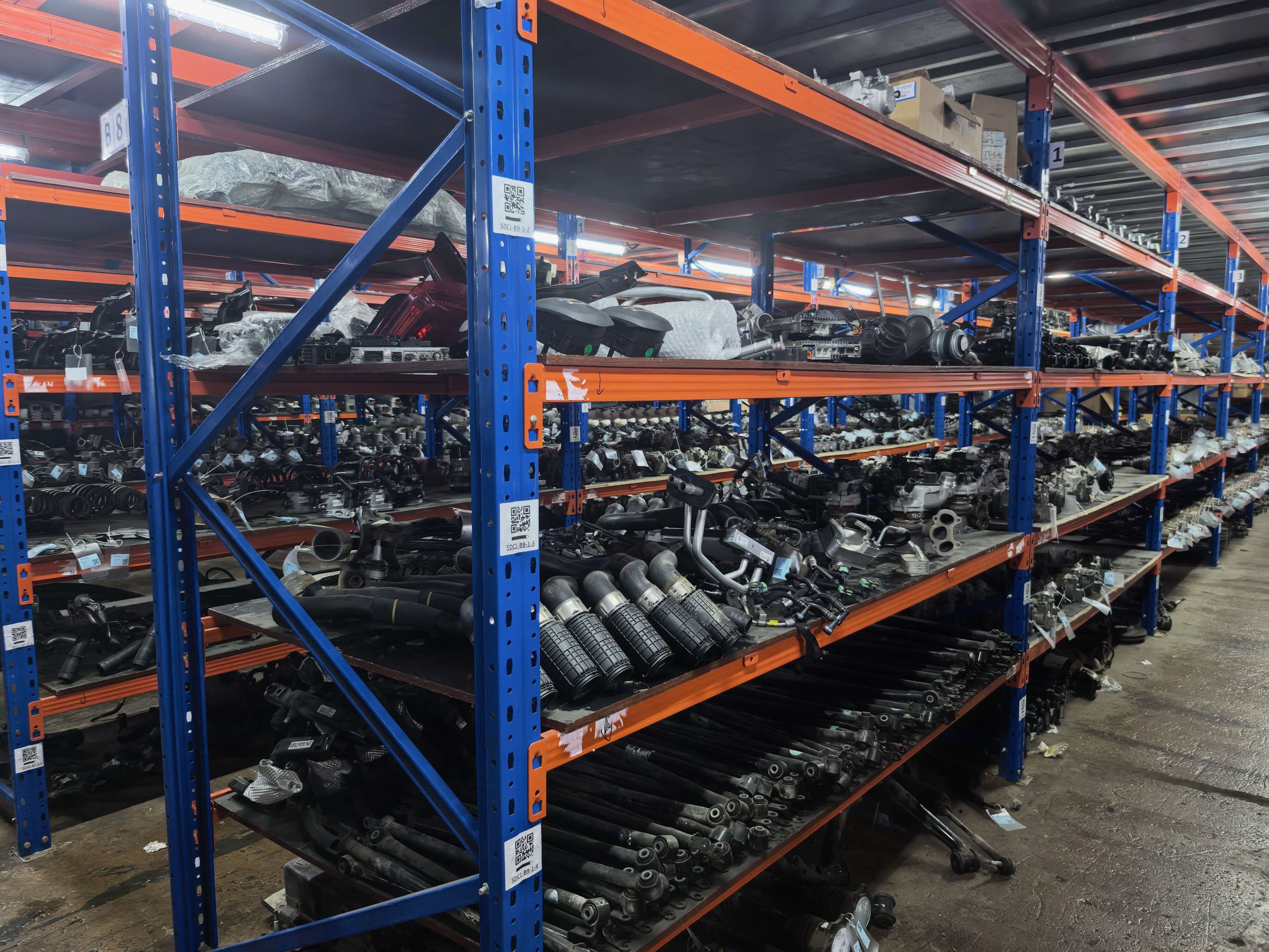 xianghe-huatong-auto-parts-shelves-inventory